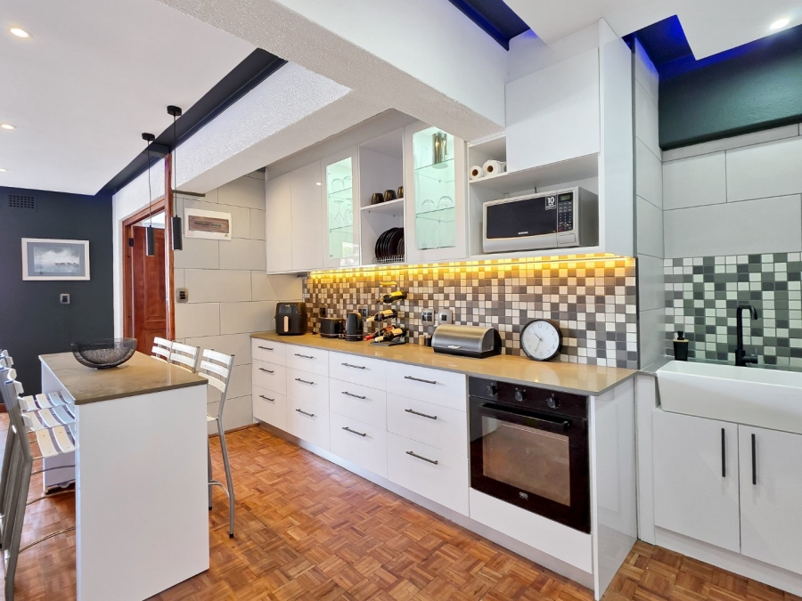 1 Bedroom Property for Sale in Sea Point Western Cape